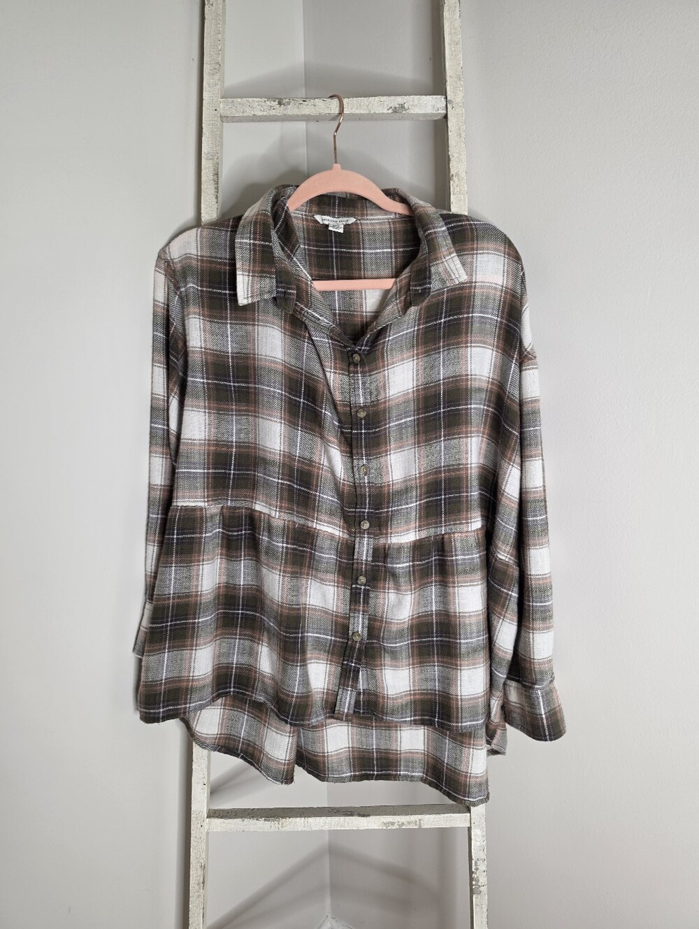 American Eagle Women's Medium Plaid Flannel Button Up Top